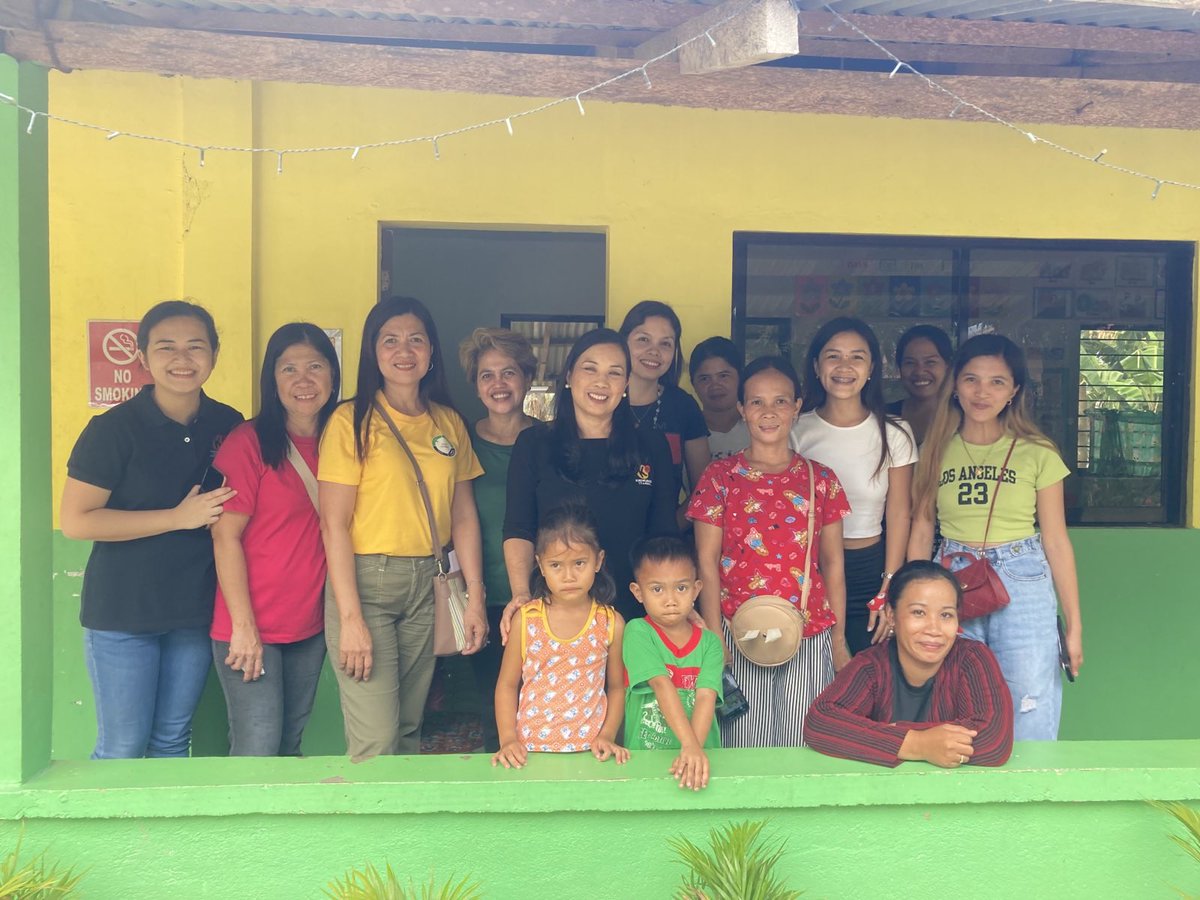 kchonline's tweet photo. #KnowledgeNow: After the KCh LEEP-ECD mentoring and monitoring session here at Lobo, Batangas, we visited the Child Development Center in Brgy. Olo-Olo where we had a chance to interact with day care parents and primary care givers. https://t.co/H8H2K7qnGB