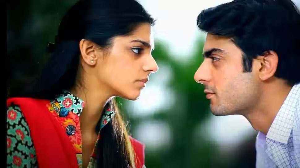 This made me go back and watch scenes from #ZindagiGulzarHai after 5+ years. What a well made series! Pakistani dramas were my first foray into consuming international series until I found dizis. Both worlds present social themes beautifully. #FawadKhan #SanamSaeed