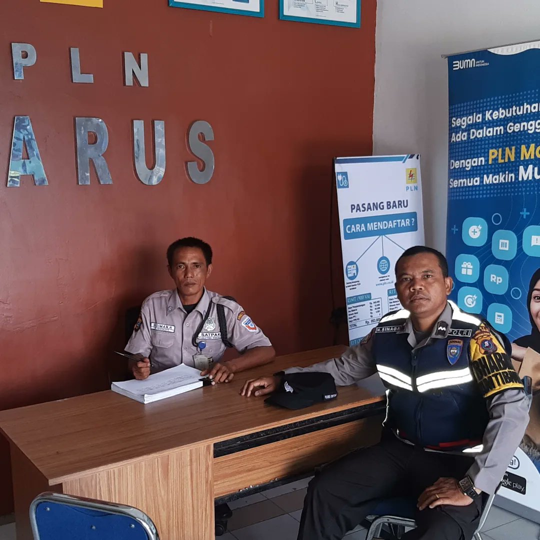 hendras13657932's tweet photo. Bhabinkamtibmas Polsek Barus Aipda Hendra Sinaga melaksanakan kegiatan Sambang dan Patroli Dialogis ke Kantor PLN ULP Barus. https://t.co/KZ9uvkUsf8