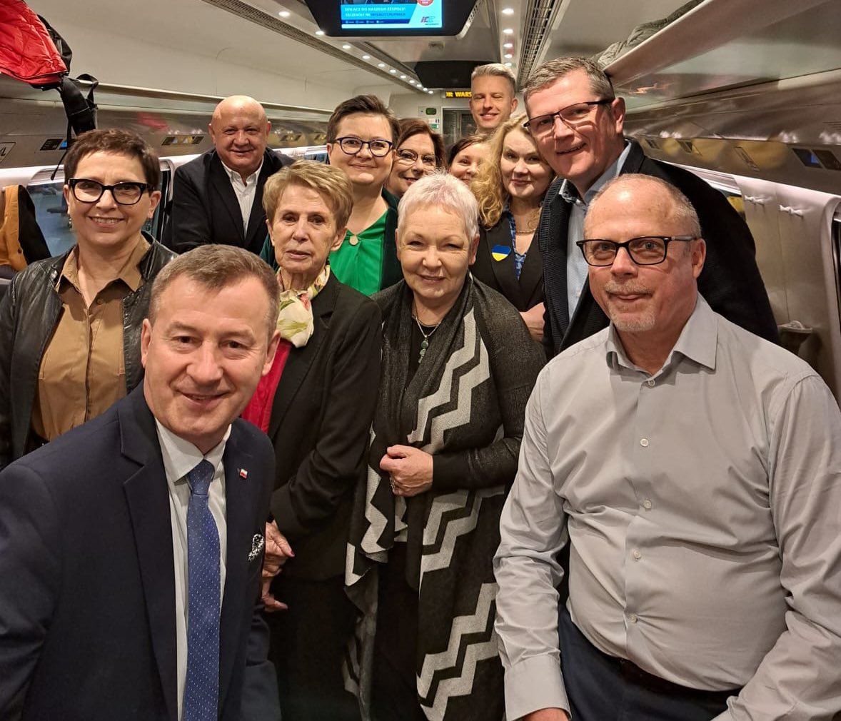 Katarzyna Lubnauer (@klubnauer) on Twitter photo Ekipa <a href="/KO_Obywatelska/">Koalicja Obywatelska</a> jedzie do woj. śląskiego. Razem do Katowic, a potem rozjeżdżamy się do Gliwic, Bielska-Białej, Rybnika, Jaworzna, Mikołowa, Zabrza, Rudy Śląskiej, Bytomia, Tych…
#TuJestPrzyszłość Ekipa <a href="/KO_Obywatelska/">Koalicja Obywatelska</a> jedzie do woj. śląskiego. Razem do Katowic, a potem rozjeżdżamy się do Gliwic, Bielska-Białej, Rybnika, Jaworzna, Mikołowa, Zabrza, Rudy Śląskiej, Bytomia, Tych…
#TuJestPrzyszłość