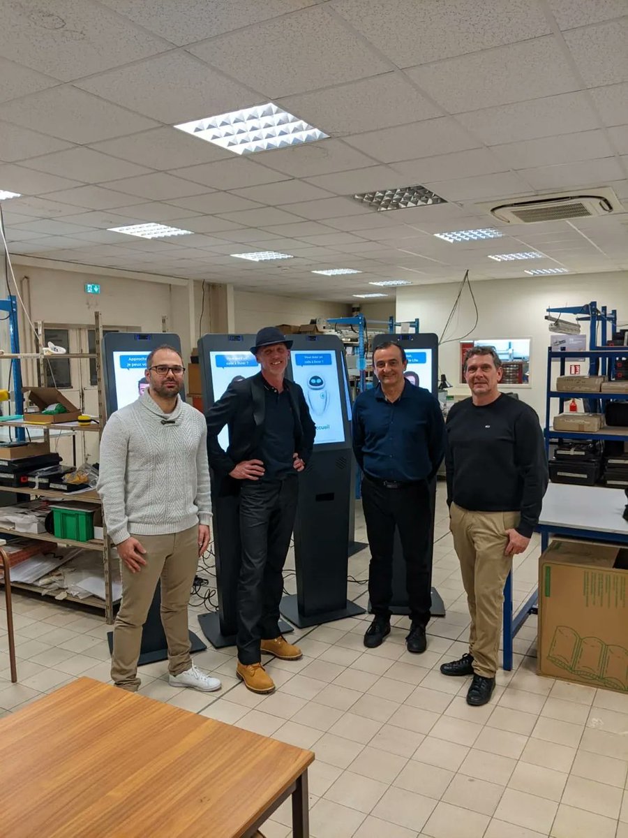 BelieveIt_Fr's tweet photo. Cette semaine, Alex rendait visite à la société #CELECTRON qui assemble les #bornestactiles Lila : l'occasion, notamment, de les découvrir déclinées avec différents avatars 😉
Et surtout de faire plus ample connaissance avec ce précieux #partenaire ! https://t.co/s1yp4Fzyp4