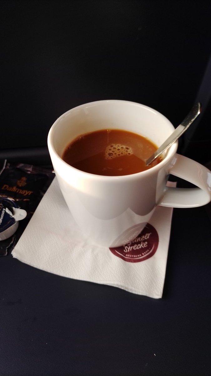 Erstmal Frühstück im ICE nach München. ☺️