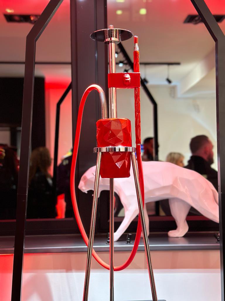 #HookyxOrlinski ❤️‍🔥 Work of Art <a href="/RichardOrlinski/">Richard Orlinski</a> #Narguile #Art #Hookah #Collab #Paris hooky-shisha.com