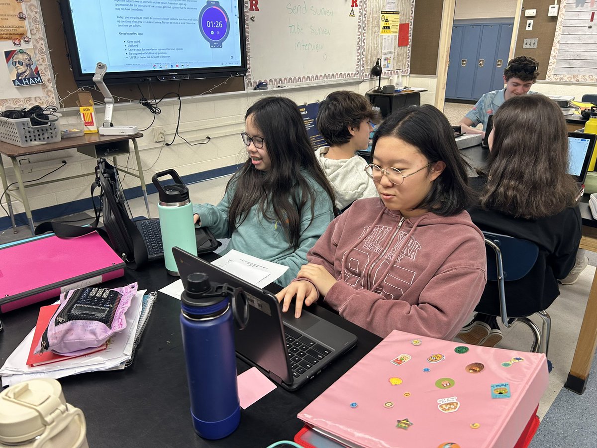 MsDobbs's tweet photo. @MrsUngSS ,Mr Abma, and I swapped our classes to allow students the opportunity to interview and survey other 7th grade students on community issues at Smith that they feel they want to change. We want to teach students that they have the ability to be the change they want to see https://t.co/XweffOFQh7