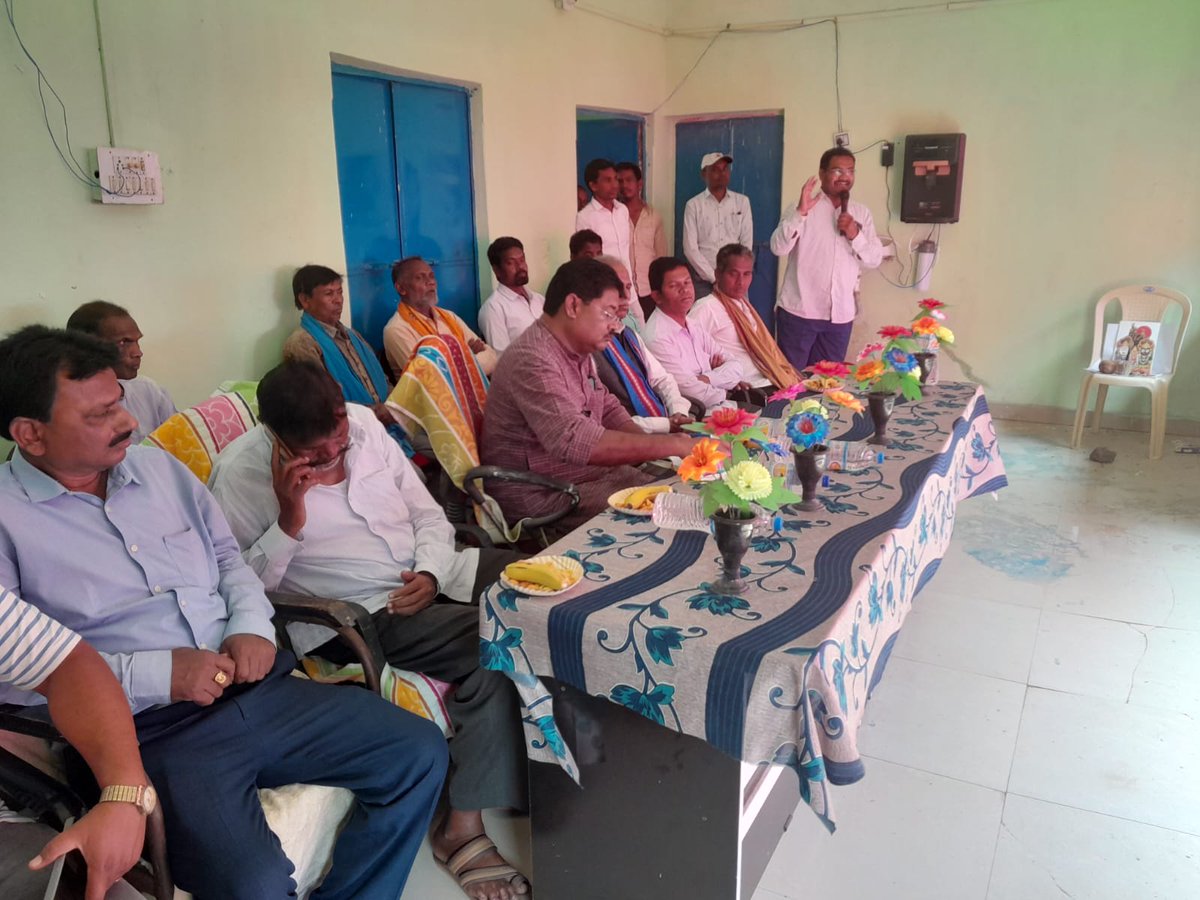 sdpuspendra's tweet photo. Meeting with villagers at Tipiguda. https://t.co/CJYrOM7Ekz