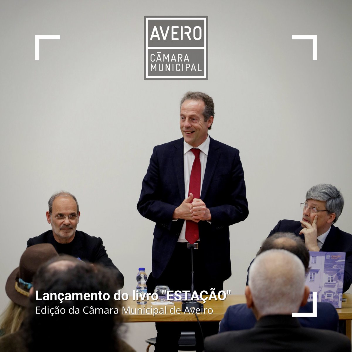 CMAveiro's tweet photo. Foi apresentado, no âmbito da Semana PEDUCA & AVEIRO 2030, o livro ESTAÇÃO. Uma obra que dá a conhecer o projeto de requalificação da antiga Estação de #Aveiro, com destaque para o projeto de arquitetura, a conservação e restauro dos azulejos.
#municipiodeaveiro #aveiro #peduca https://t.co/fwNBWs1spc