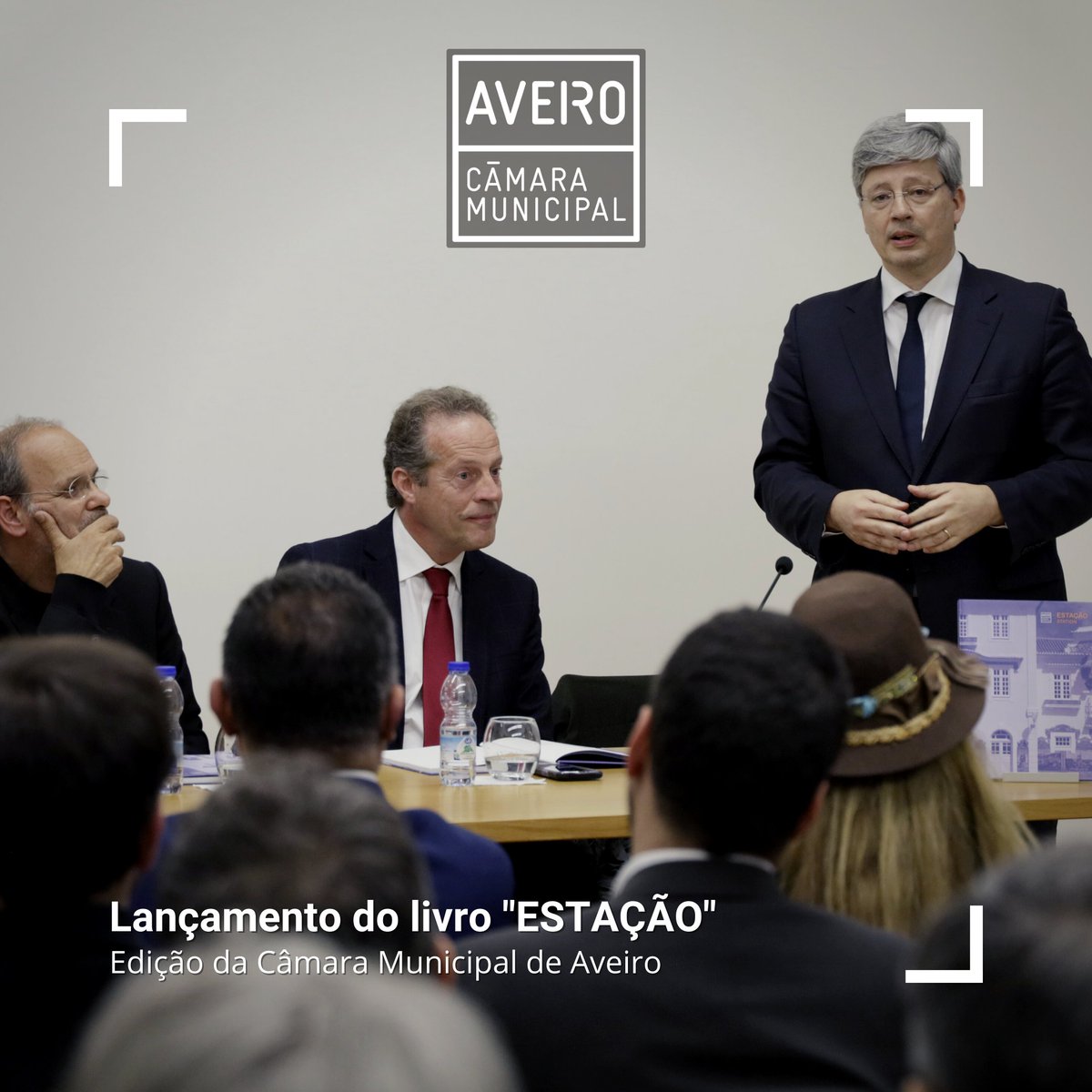 CMAveiro's tweet photo. Foi apresentado, no âmbito da Semana PEDUCA & AVEIRO 2030, o livro ESTAÇÃO. Uma obra que dá a conhecer o projeto de requalificação da antiga Estação de #Aveiro, com destaque para o projeto de arquitetura, a conservação e restauro dos azulejos.
#municipiodeaveiro #aveiro #peduca https://t.co/fwNBWs1spc