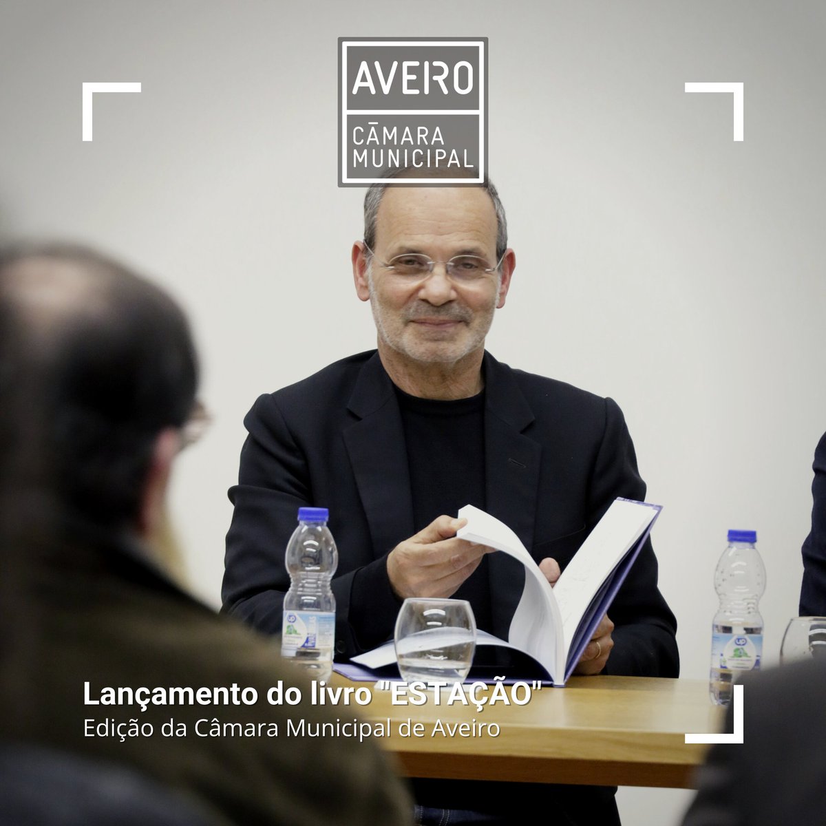 CMAveiro's tweet photo. Foi apresentado, no âmbito da Semana PEDUCA & AVEIRO 2030, o livro ESTAÇÃO. Uma obra que dá a conhecer o projeto de requalificação da antiga Estação de #Aveiro, com destaque para o projeto de arquitetura, a conservação e restauro dos azulejos.
#municipiodeaveiro #aveiro #peduca https://t.co/fwNBWs1spc