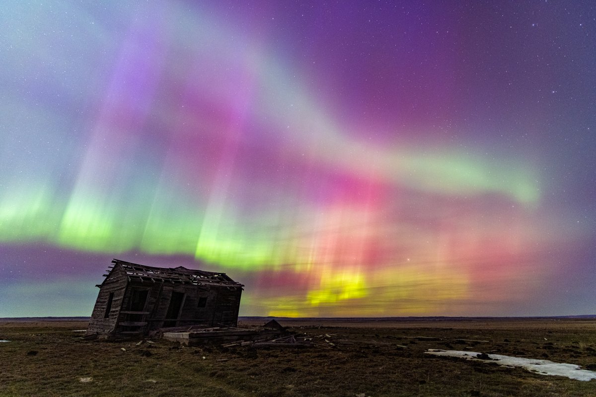 EverythingWX's tweet image. From last night's incredible display of the #NorthernLights in Montana. #AuroraBorealis