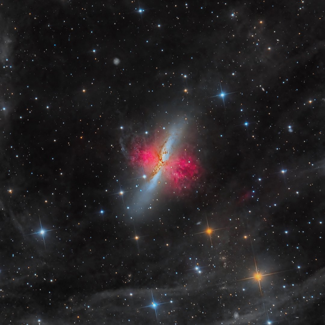 Messier 82

Over 45 hours of exposure time between February and March. 

#Astrophotography #Space #天体写真