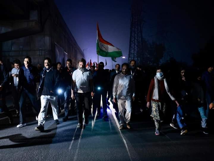 abhishekk28302's tweet image. सिर्फ़ हंगामा खड़ा करना मिरा मक़्सद नहीं 

मेरी कोशिश है कि ये सूरत बदलनी चाहिए 
#RahulGandhi #nationalcongress #supportrahulgandhi  @INCIndia