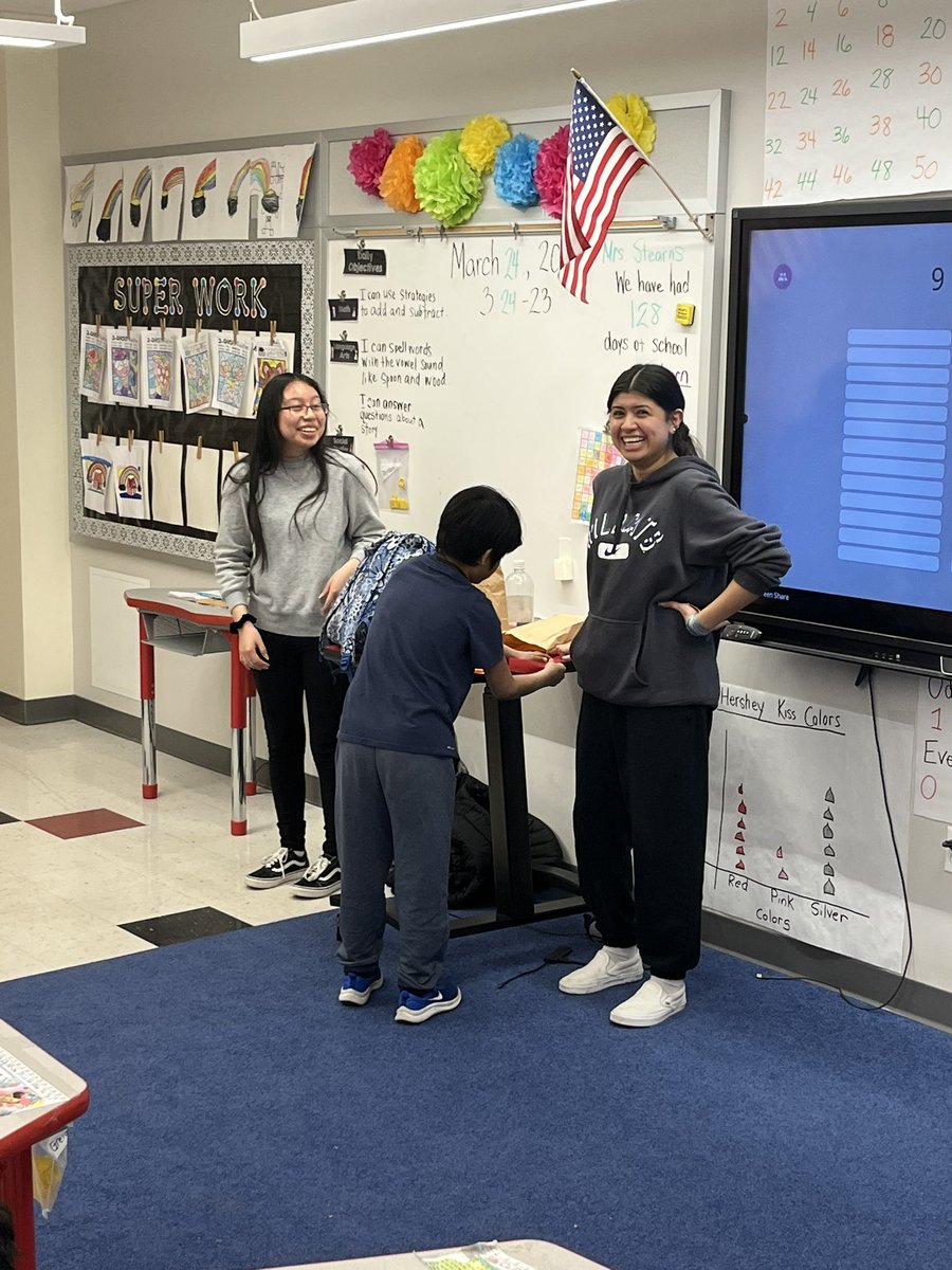 BBSmalleyES's tweet image. Special thanks to @BbhsCrusaders Science National Honor Society for stopping by our classes today and creating a fun experiment with our students.