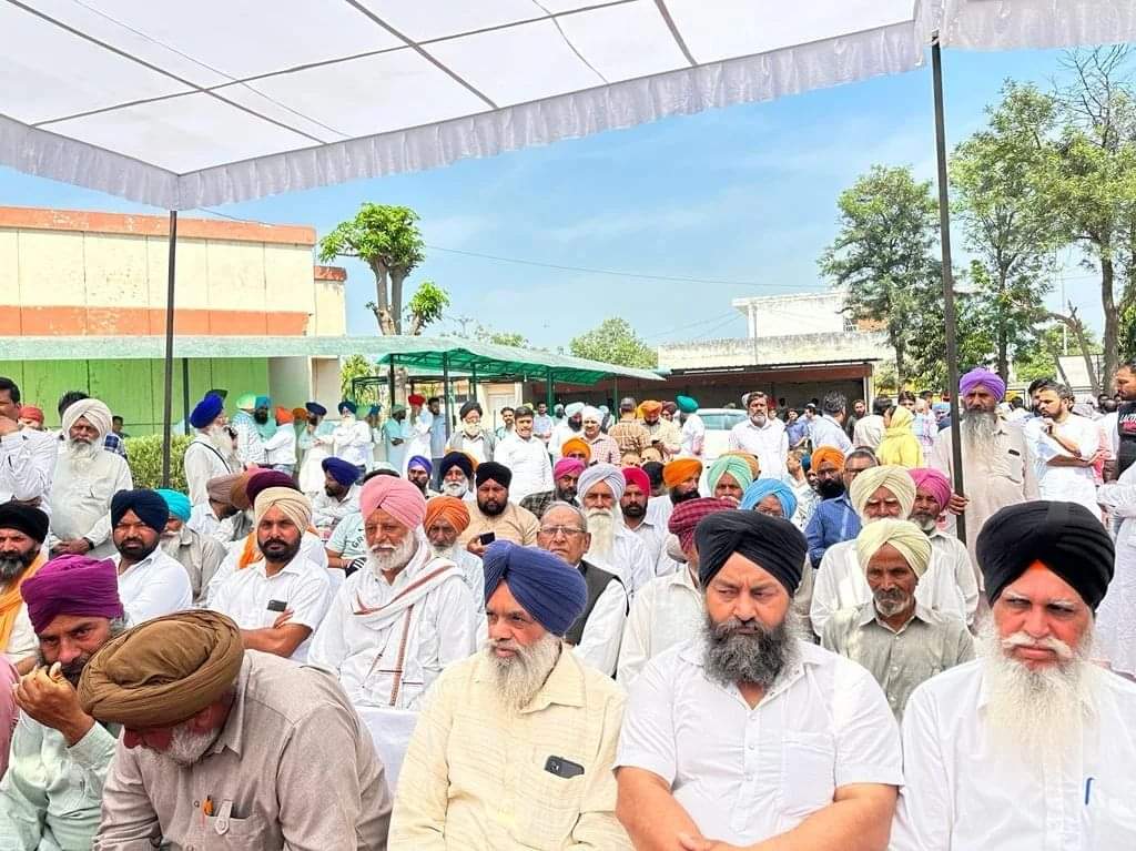 HarchandSBarsat's tweet photo. Was warmly welcomed by SDM, Mandi Board employees, Rice Miller Association, Aarthiya Association, Mandi Association &amp; a large no of people associated with agriculture at Samana. Assured them that  none  will face any kind of problem with respect to Mandi Administration. https://t.co/8Ja91cHPXD