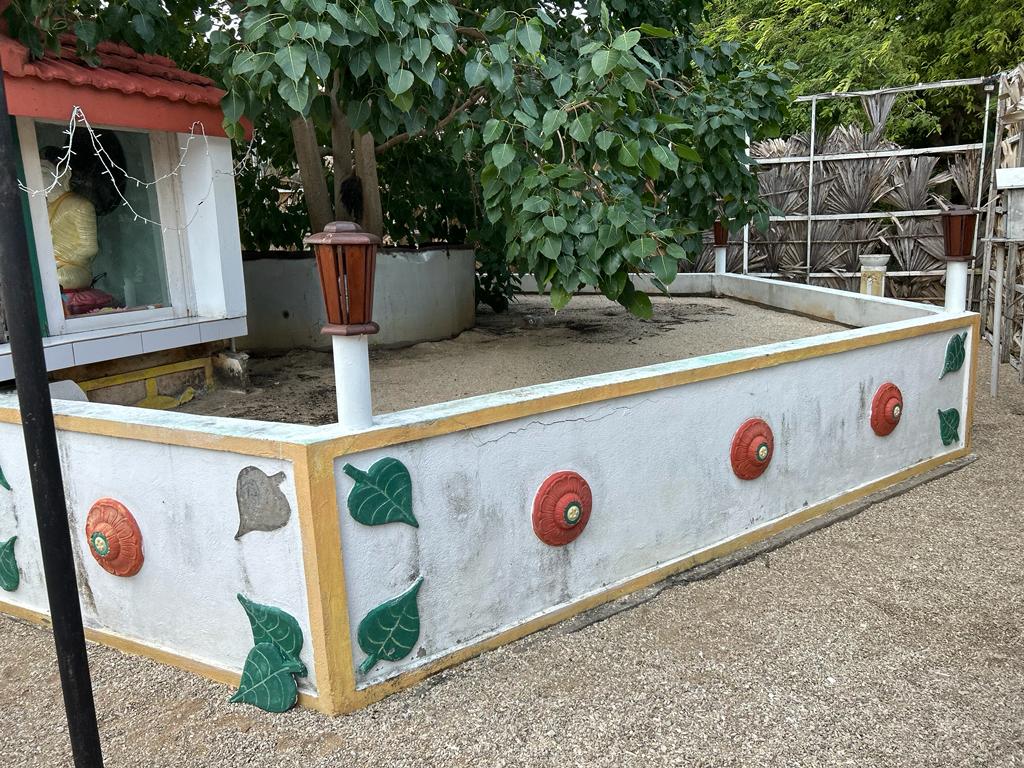 thisisparthiban's tweet photo. Here another #Buddhistization has taken place

A Buddhist Vihara set up in secret at #Kachchatheevu

Another step of Buddhistization

Why a Buddhist Vihara in Kachchatheevu? https://t.co/1WnHH2L78J