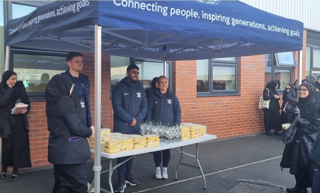 pmghs's tweet image. Thank you @pnecommunity for the Iftaar packs distributed to our pupils today #footballinthecommunity #footballcommunity #ramadhanvibes