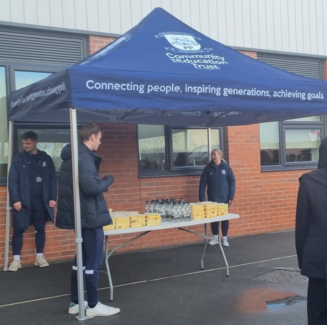 pmghs's tweet image. Thank you @pnecommunity for the Iftaar packs distributed to our pupils today #footballinthecommunity #footballcommunity #ramadhanvibes