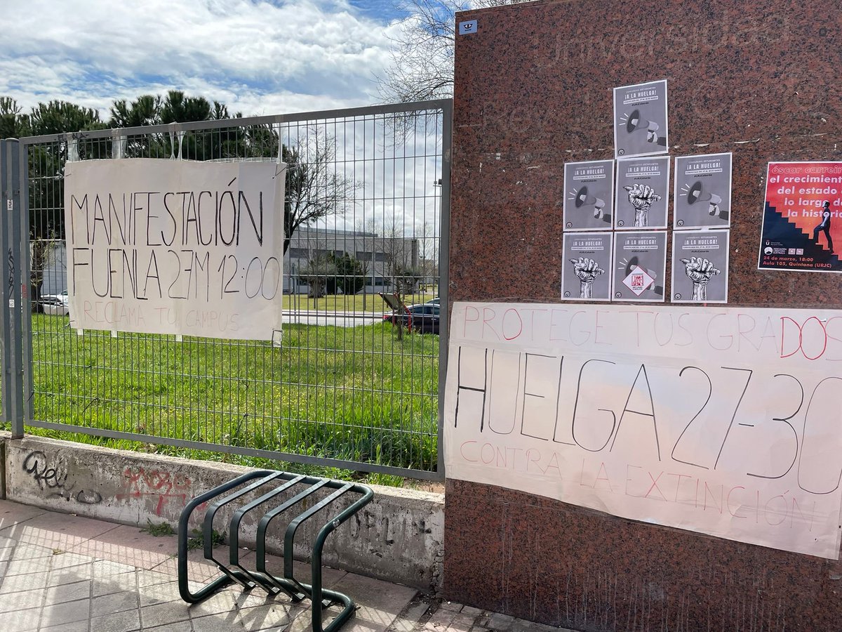 los estudiantes nos organizamos ante la ofensiva contra artes y humanidades

es la antesala de un ataque total a todos los grados y facultades y no pensamos callar

el lunes, en fuenlabrada, a las 12:00 nos manifestamos 

comenzamos la huelga del 27 al 30 frente a la #URJCobarde
