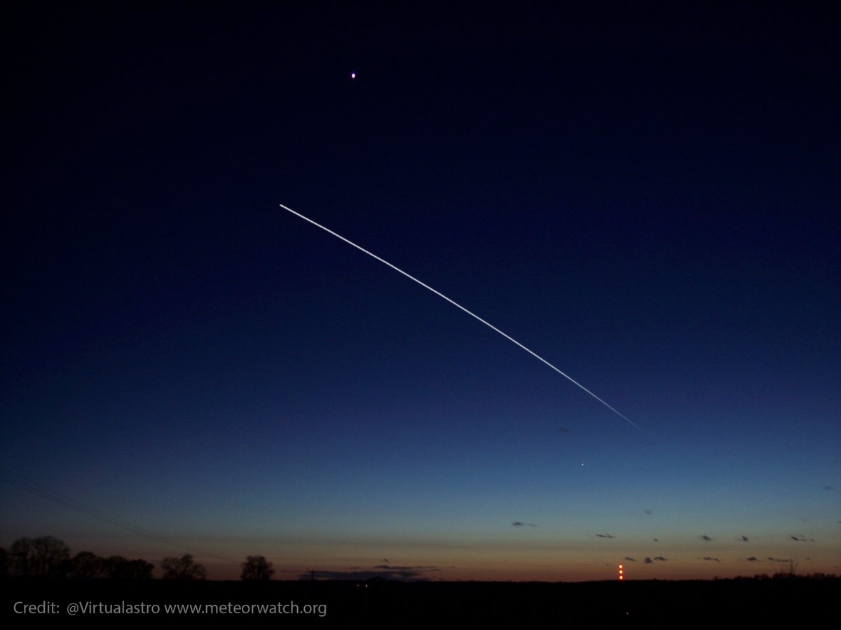 TONIGHT!

An incredibly bright Space Station pass over the UK.

Follow <a href="/Virtualastro/">VirtualAstro</a> for alerts and visit meteorwatch.org/iss-internatio…  for times and info