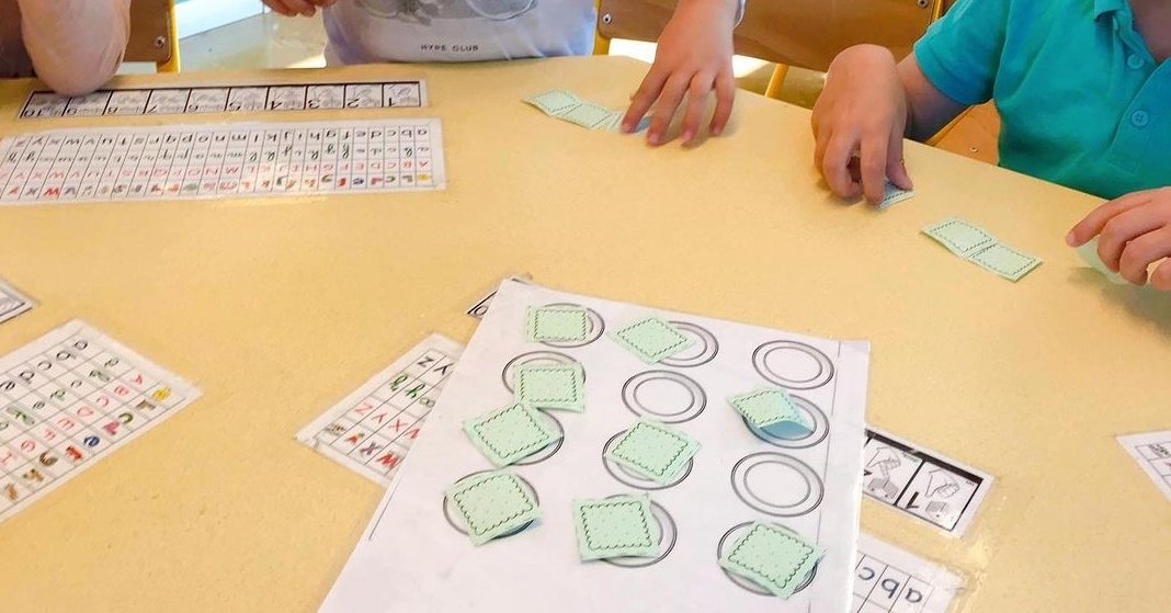 HatierNordOuest's tweet image. 👉Parce que les #ATSEM ont un rôle essentiel en #maternelle les auteurs de #CapMaths #GS ont prévu des 📝 explicatives très pratiques pr suivre les ateliers dirigés 👍

🆓️ℹcapmaths.editions-hatier.fr/ressources-tel…

#maths #cycle1 #TeamMaternelle

@EditionsHatier