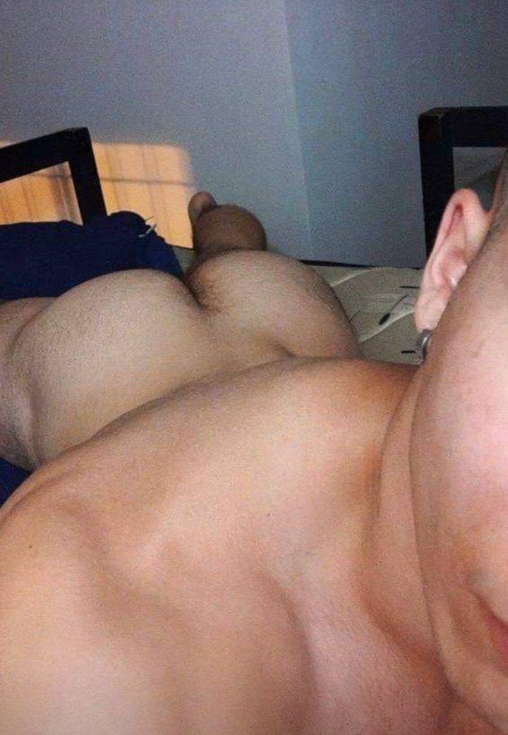 Sevyz28's tweet photo. @EventosGayMed @paixxxa10 
Quien quiere una almohada https://t.co/4wU7LXppm8