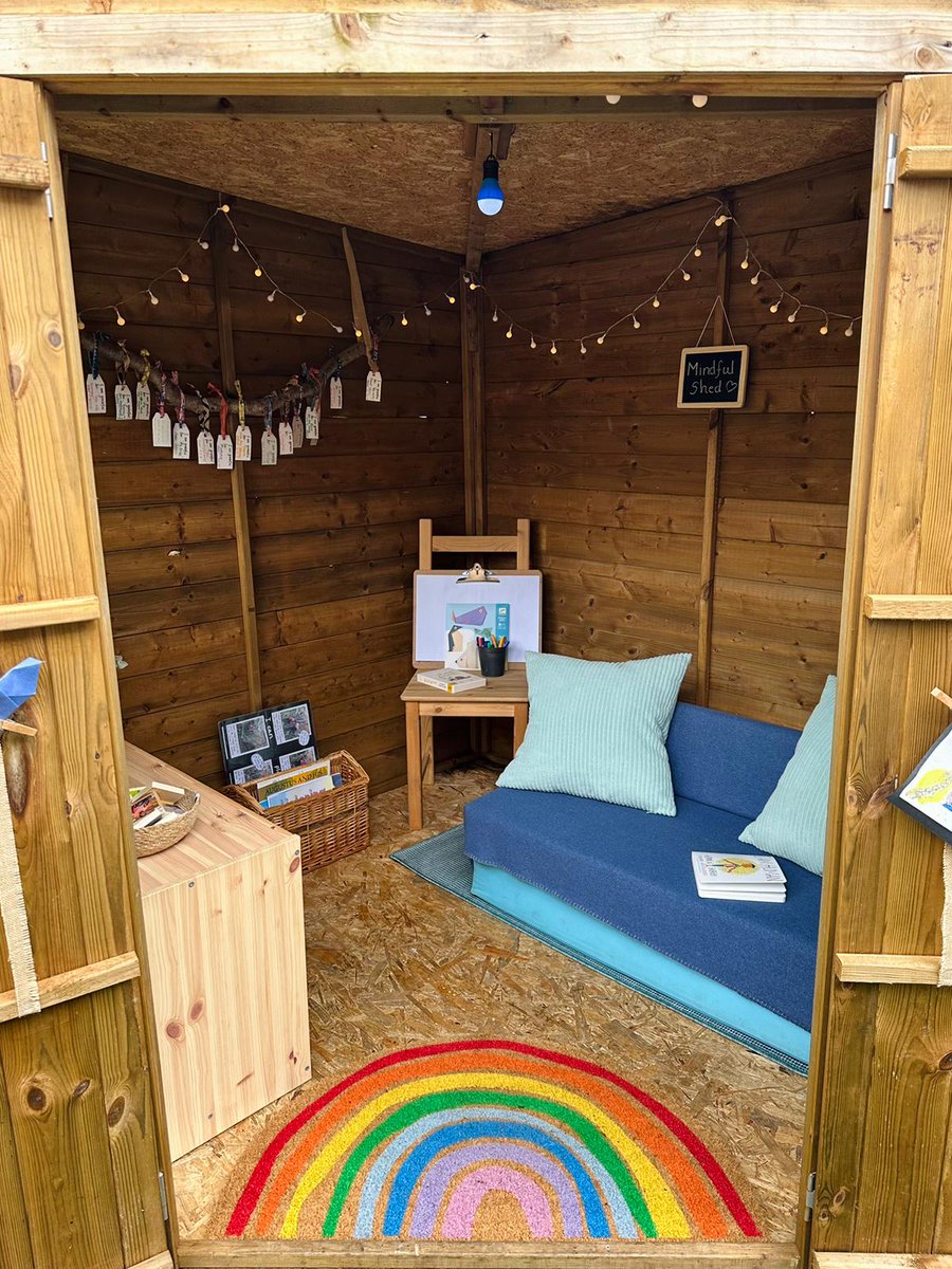 GlimmerEP's tweet photo. Oh I do love #ELSAsupervision 🌈🤩 Always lovely to visit different schools &amp; see the spaces ELSAs have created for their YP 🥰 For our check-in activity yday, we celebrated #gratitude &amp; chose some #positiveaffirmations to keep everyone going until Easter 🌟💕
 
#elsa #twittereps https://t.co/BFMunHYfvw
