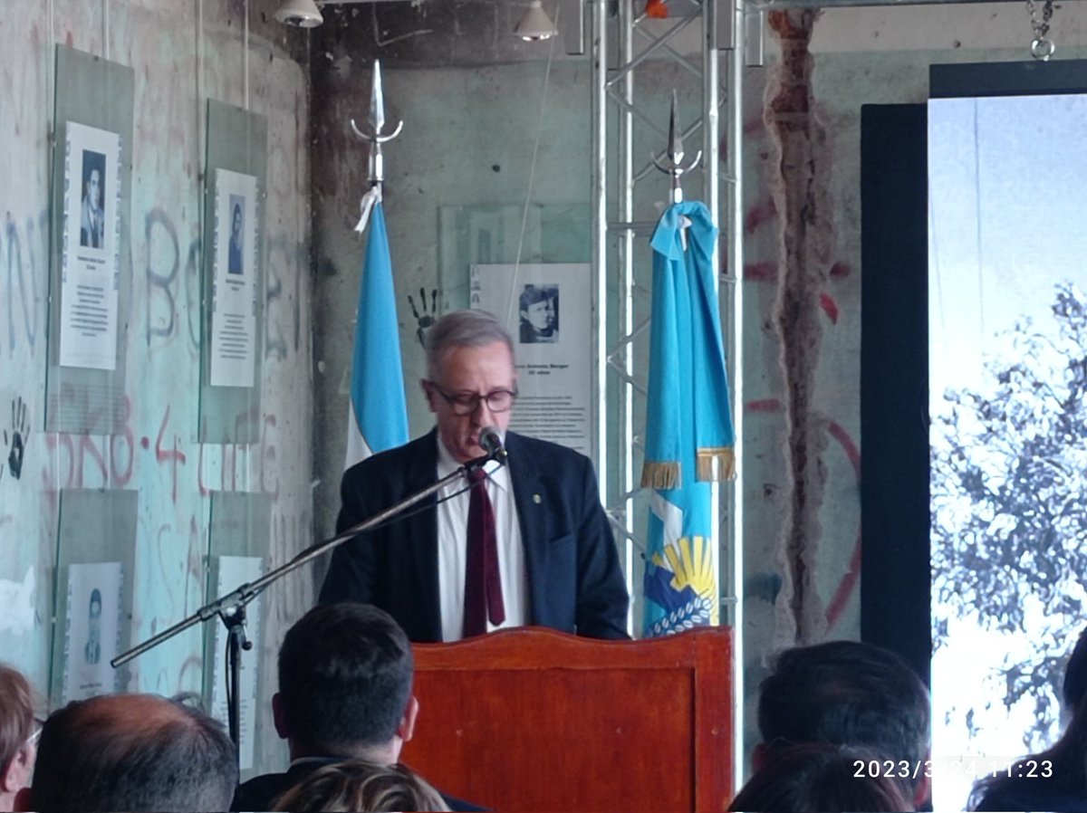 EconomiaChubut's tweet photo. #24M #NuncaMas
#CCPLM
#Trelew
@AntonenaOscar "El contrato social es inquebrantable; tomar conciencia y comprometernos con quienes aún luchan por la identidad y la justicia en nuestro país. Hoy y siempre diré: #NuncaMas. https://t.co/TTpXgPEZAo