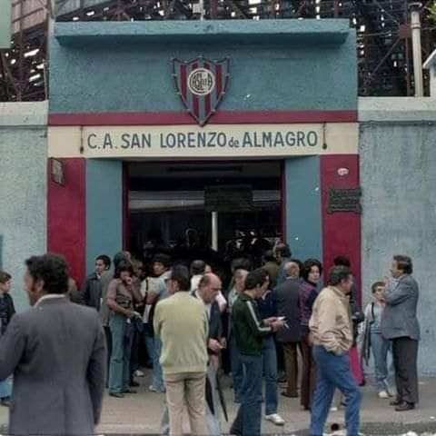 MundoAzulgrana's tweet photo. 🔙 El 24 de marzo de 1976 iniciaba una de las épocas más oscuras de nuestro país.
En ese período, nuestra casa, el Gasómetro de Av. La Plata, desapareció junto con 30 mil argentinos.
A 47 años del último golpe cívico-militar, gritamos #NuncaMás
#MemoriaVerdadYJusticia. https://t.co/nI7wOUacI2