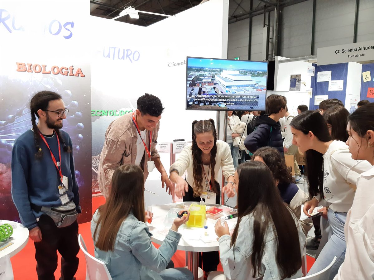 CIEMAT_OPI's tweet photo. Las carreras de pipetas a cargo de nuestros investigadores están teniendo una buena acogida... visítanos en el stand 5F06 de  @IFEMA en #MadridEsCiencia... abierta hasta mañana sábado. https://t.co/A0eFpDLn2W