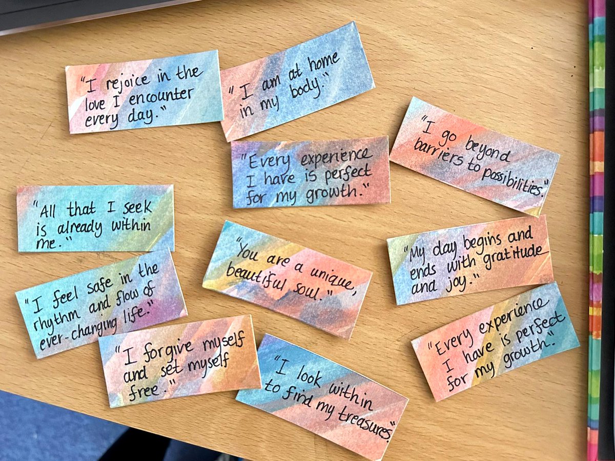 GlimmerEP's tweet photo. Oh I do love #ELSAsupervision 🌈🤩 Always lovely to visit different schools &amp; see the spaces ELSAs have created for their YP 🥰 For our check-in activity yday, we celebrated #gratitude &amp; chose some #positiveaffirmations to keep everyone going until Easter 🌟💕
 
#elsa #twittereps https://t.co/BFMunHYfvw