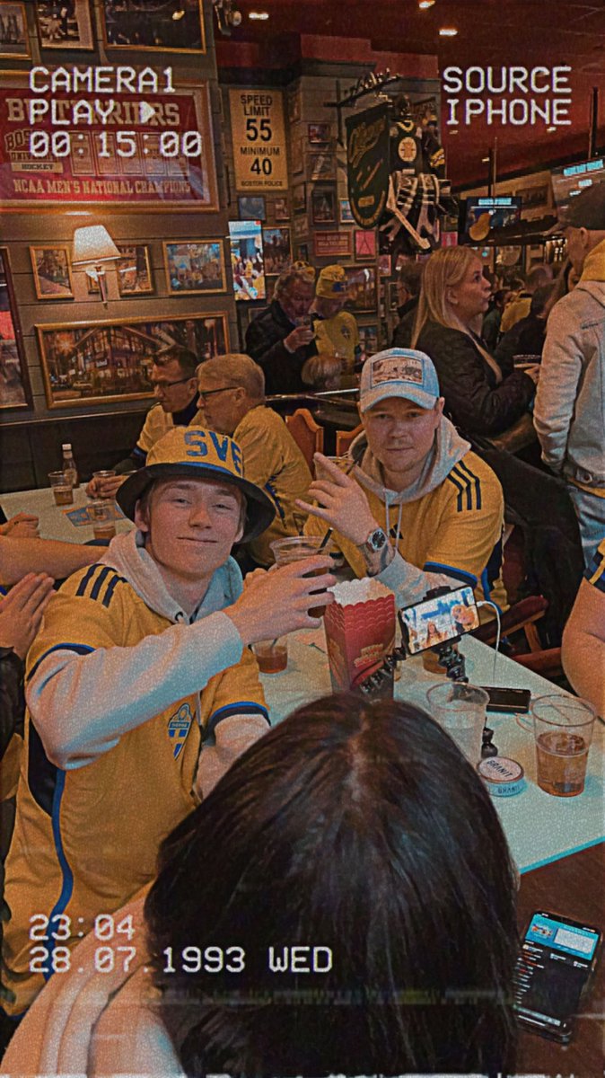 whipparn's tweet photo. Jag och KingeeN dricker öl 8.0 #uthängd  @1KingeeN https://t.co/va3iFAhu7l
