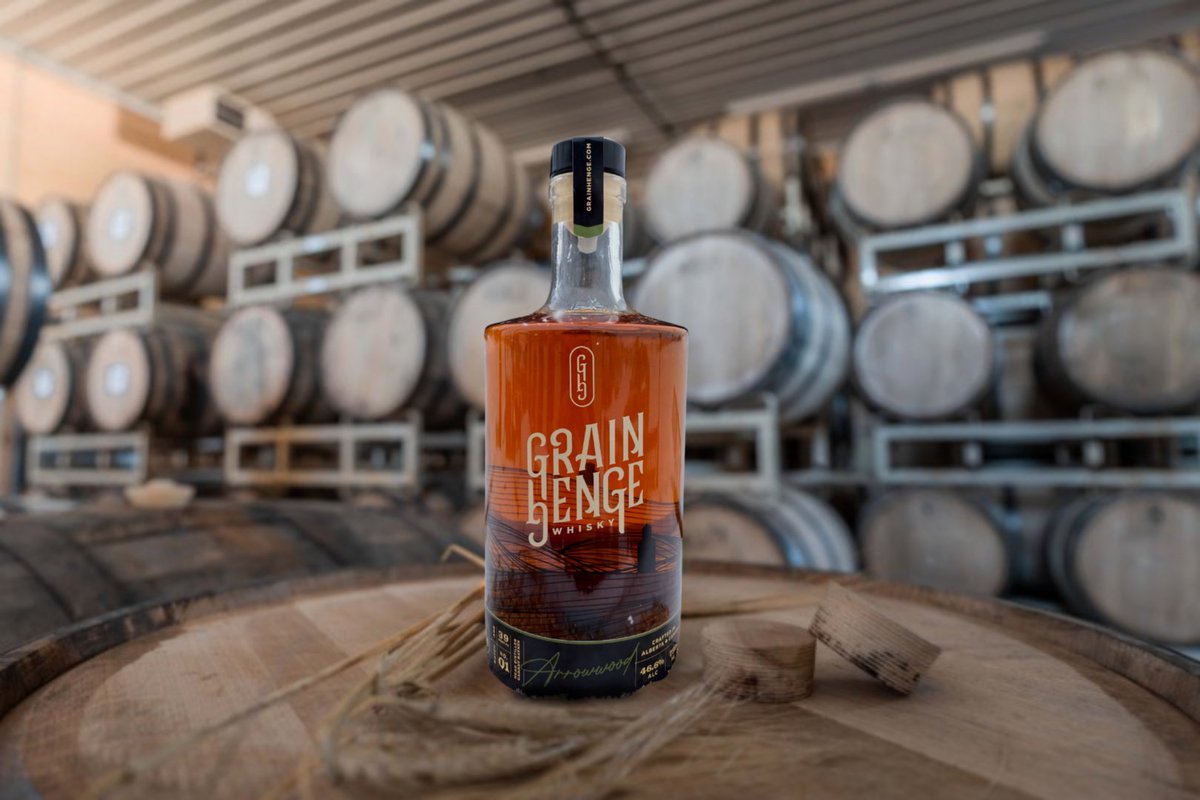 grainhenge's tweet photo. Happy #RyeDay Friday! 🥃
𝓐𝓻𝓻𝓸𝔀𝔀𝓸𝓸𝓭 is the 4th addition to our exclusive small-batch series. This 39-month-old whisky is influenced by Canadian Rye. “𝙄 𝙖𝙢 𝙣𝙤𝙩 𝙘𝙧𝙚𝙖𝙩𝙞𝙣𝙜 𝙧𝙮𝙚 𝙬𝙝𝙞𝙨𝙠𝙮; 𝙄 𝙖𝙢 𝙘𝙧𝙚𝙖𝙩𝙞𝙣𝙜 𝙬𝙝𝙞𝙨𝙠𝙮 𝙛𝙧𝙤𝙢 𝙧𝙮𝙚.” https://t.co/dcuChBLYHO