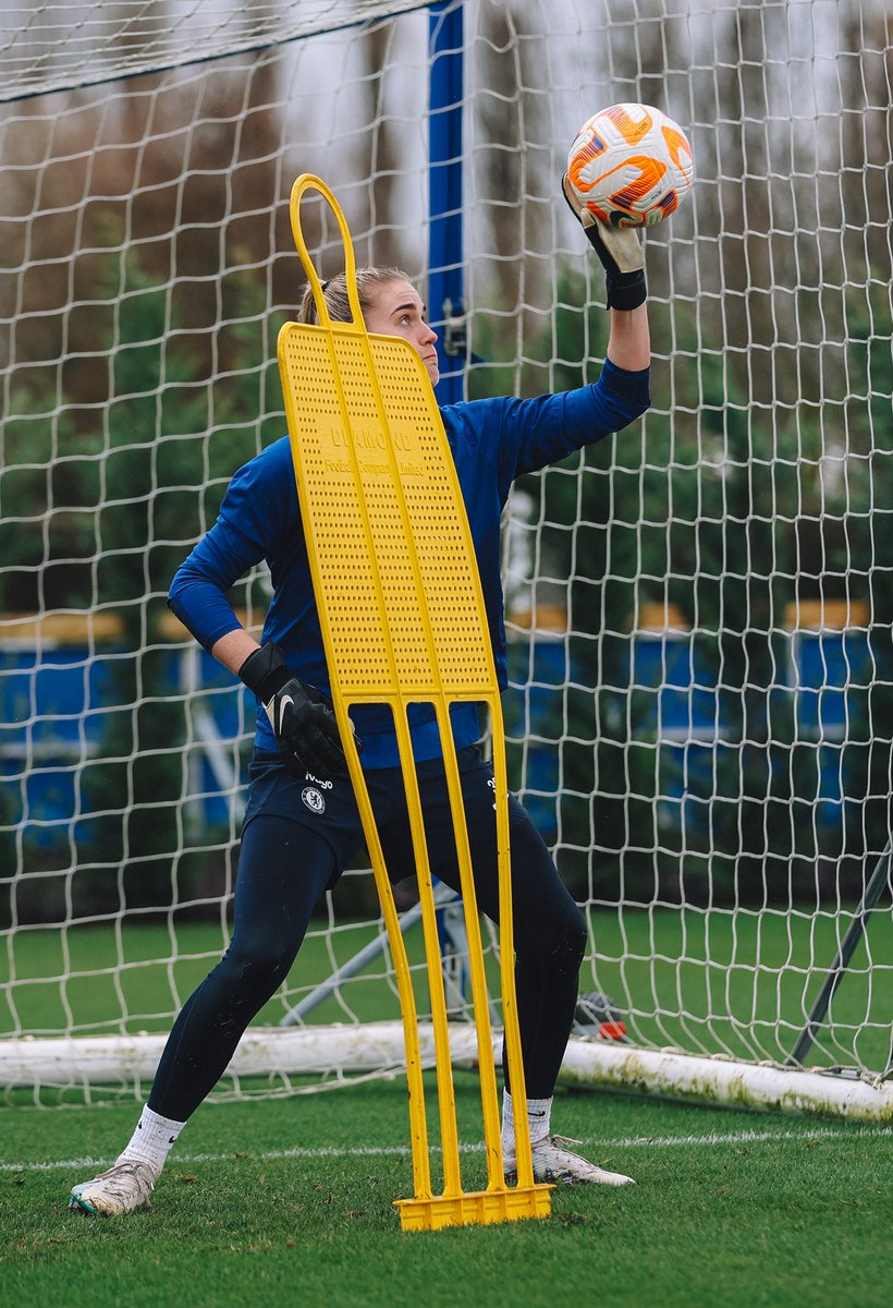 ChelseaFCW's tweet photo. Keeper content! 🧤 https://t.co/3K4JXFlfto