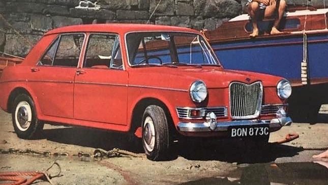 miniphernalia's tweet photo. Haynes Motors of Thame - BMC Riley Replica Dealer Sticker - https://t.co/4aGm4tGqom #RileyElf #RileyOnePointFive #RileyKestrel https://t.co/VzR4tPGCEp