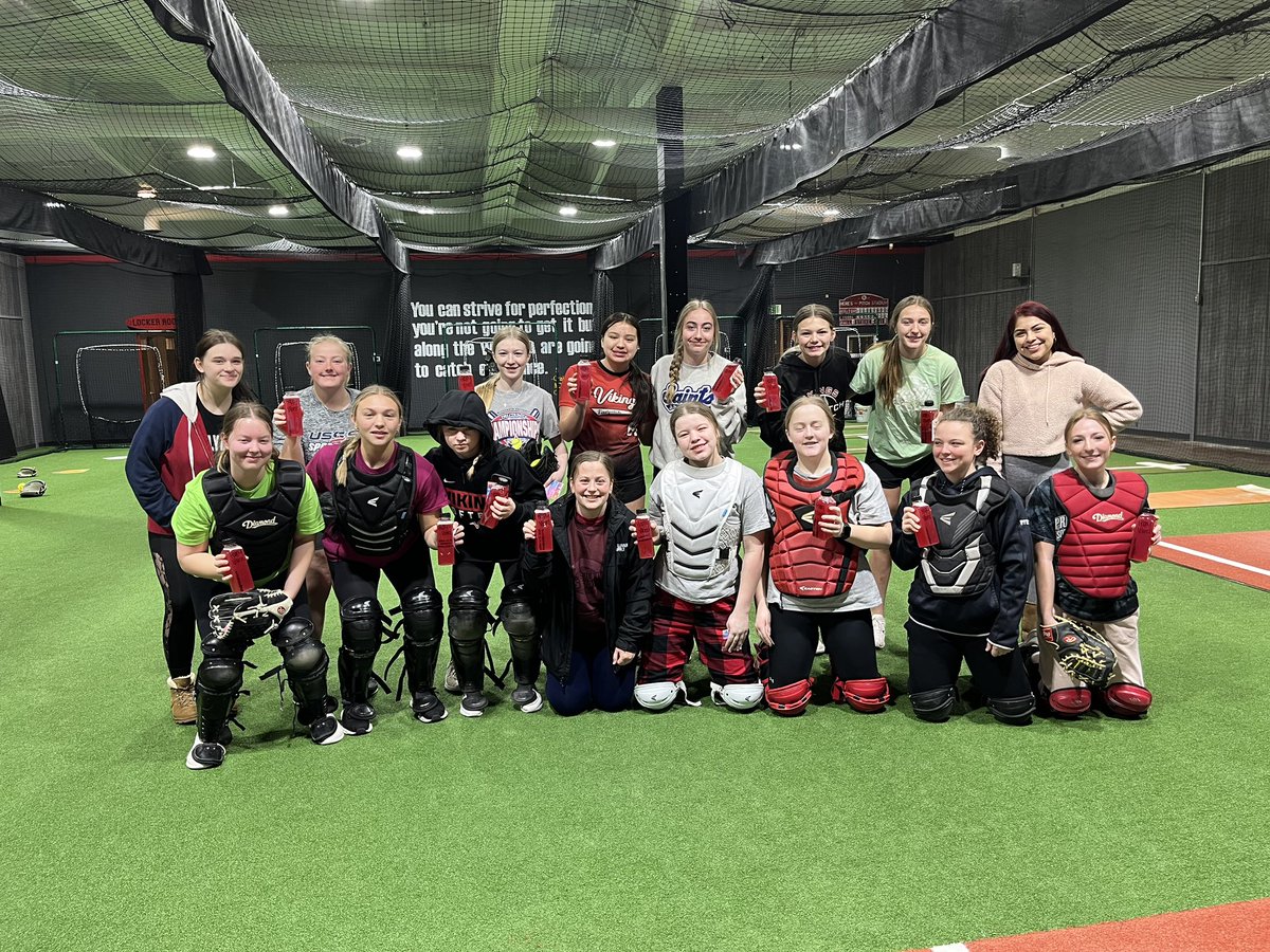 CoachCrudo's tweet photo. Teas please. Our pitchers and catchers got hooked up with electrolyte/hydration drinks to finish off their first week of early morning work outs! #HappyVibezz https://t.co/21WljDFYov