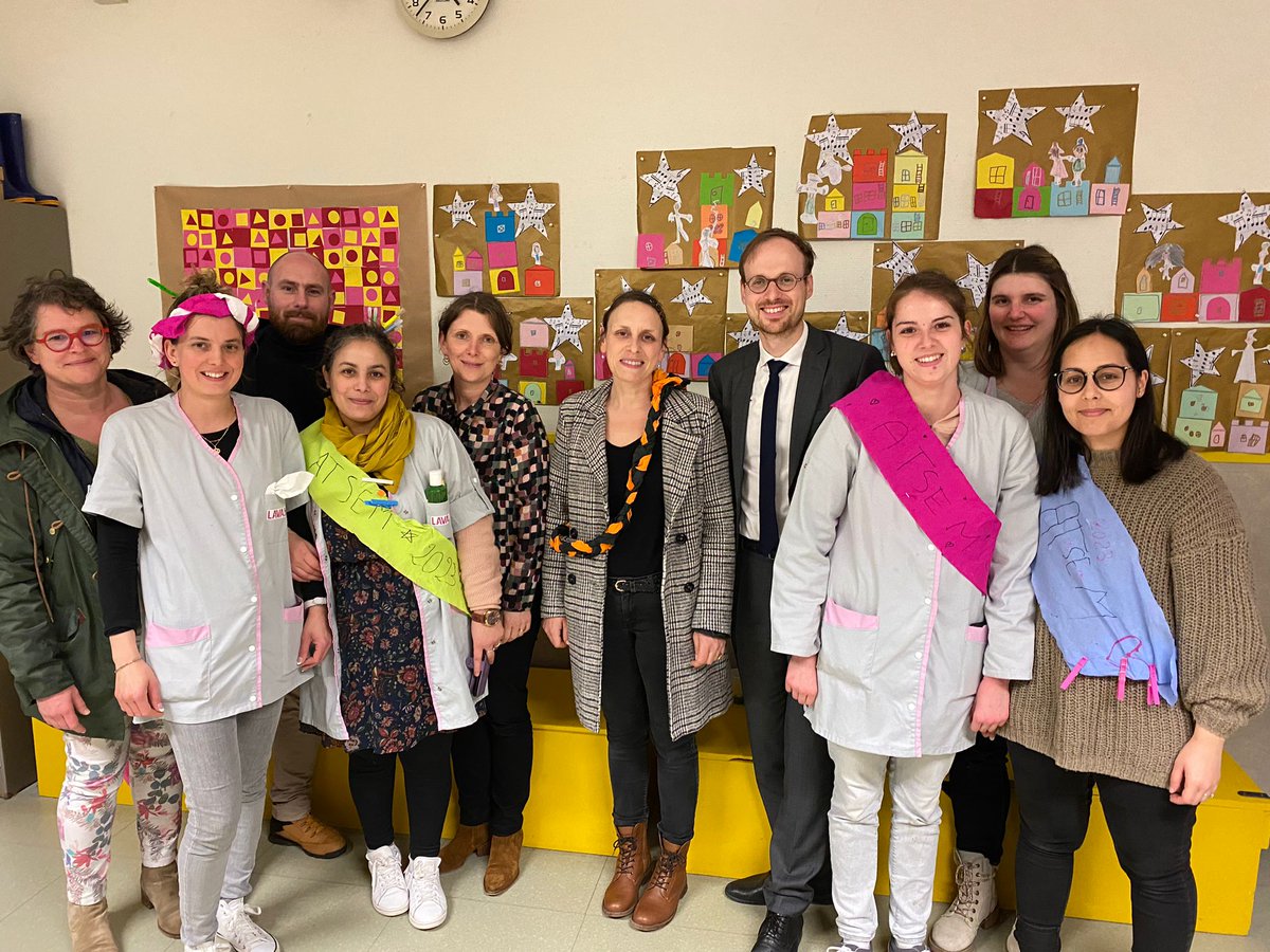 FlorianBercault's tweet image. Le 24 mars, c'est la Journée Nationale des #ATSEM Agents territoriaux spécialisés dans les écoles maternelles, qui met en valeur le rôle essentiel de ces professionnels pour nos enfants.

🙏Merci pour leur engagement au quotidien au côté des équipes éducatives à @Laval_la_Ville !