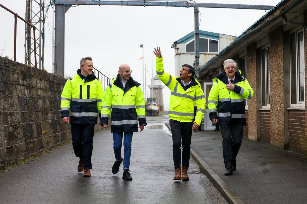 @HouseofCommons @UKParliament On Thursday I was in Ynys Môn 🏴󠁧󠁢󠁷󠁬󠁳󠁿 with @PrifWeinidog, seeing how the new Freeports in Wales will drive growth in the economy and create over 20,000 new jobs. This week I've also met Albanian PM @ediramaal and Israeli PM @Netanyahu, discussing shared priorities. [5/6]