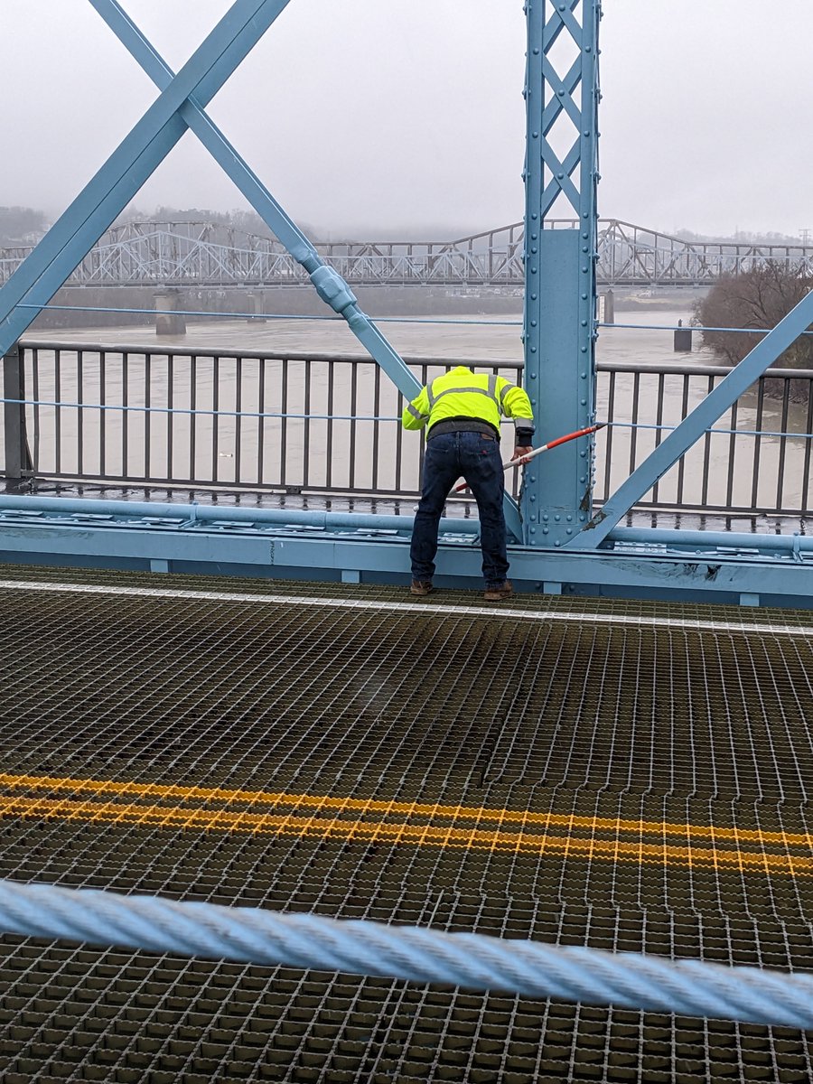 Matt_C_Butler's tweet image. Another driver smashed into our beloved Roebling Suspension Bridge which was built before automobiles. We need to make it last another 156 years and that's not going to happen if we continue to let automobiles on it. @KYTCDistrict6 says it's time to pedestrianize the Suspension.
