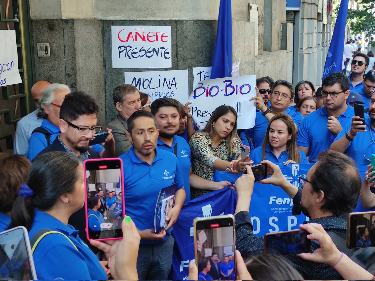 #Fenpruss 🔵 Subsecretario <a href="/AraosFernando/">Fernando Araos Dattoli</a> dialogó con dirigentas y dirigentes Fenpruss de todo el país. Reiteró compromiso de instalación de mesa sobre carrera funcionaria, trabajo sobre 40 horas, incentivo al retiro y honorarios COVID. ✊