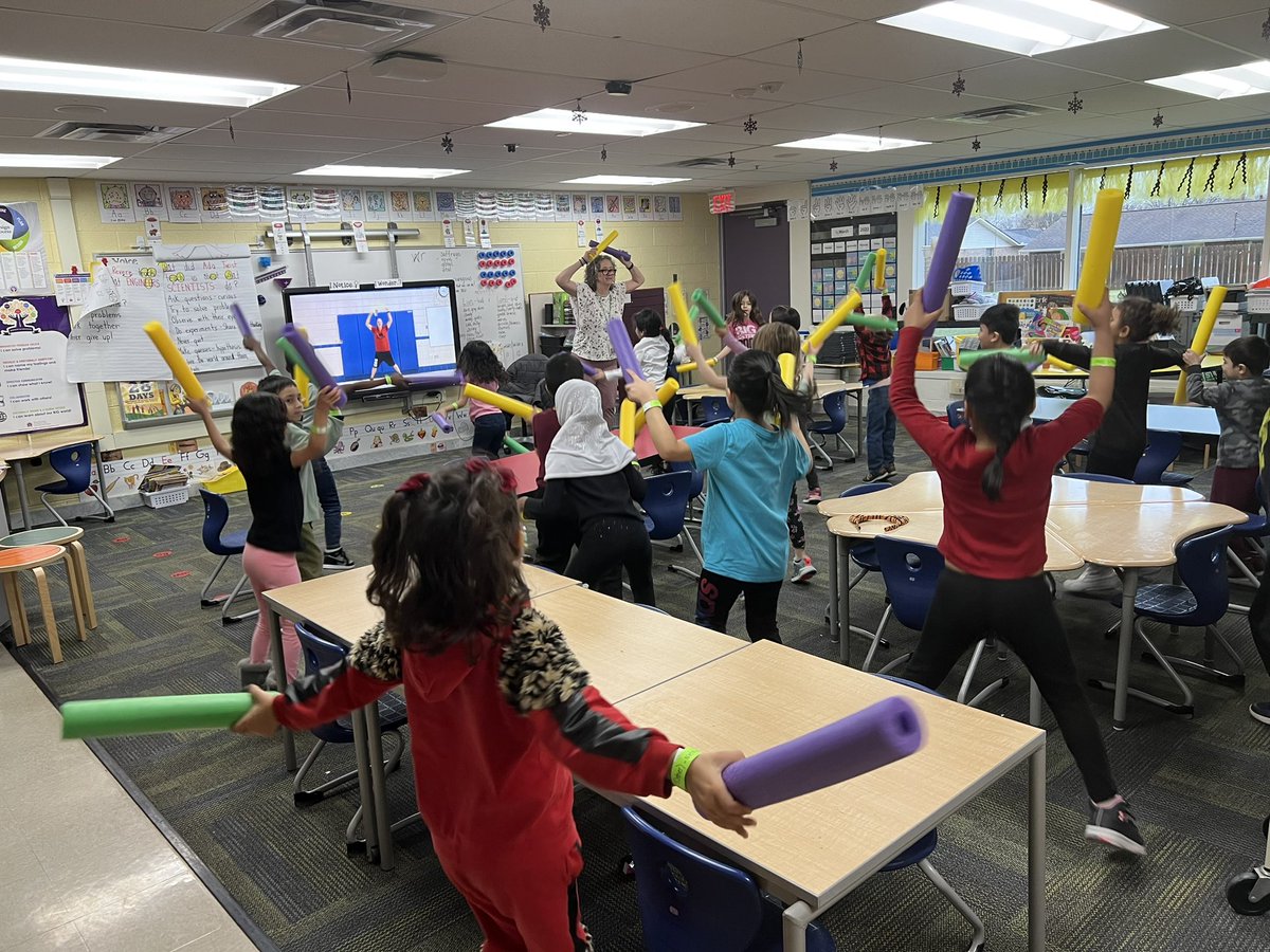 PM #cotnerskinders are kicking off their #STEAMcation with some cardio-drumming with the infamous <a href="/AmyGoch/">Amy Gochenour</a>! #collaborator