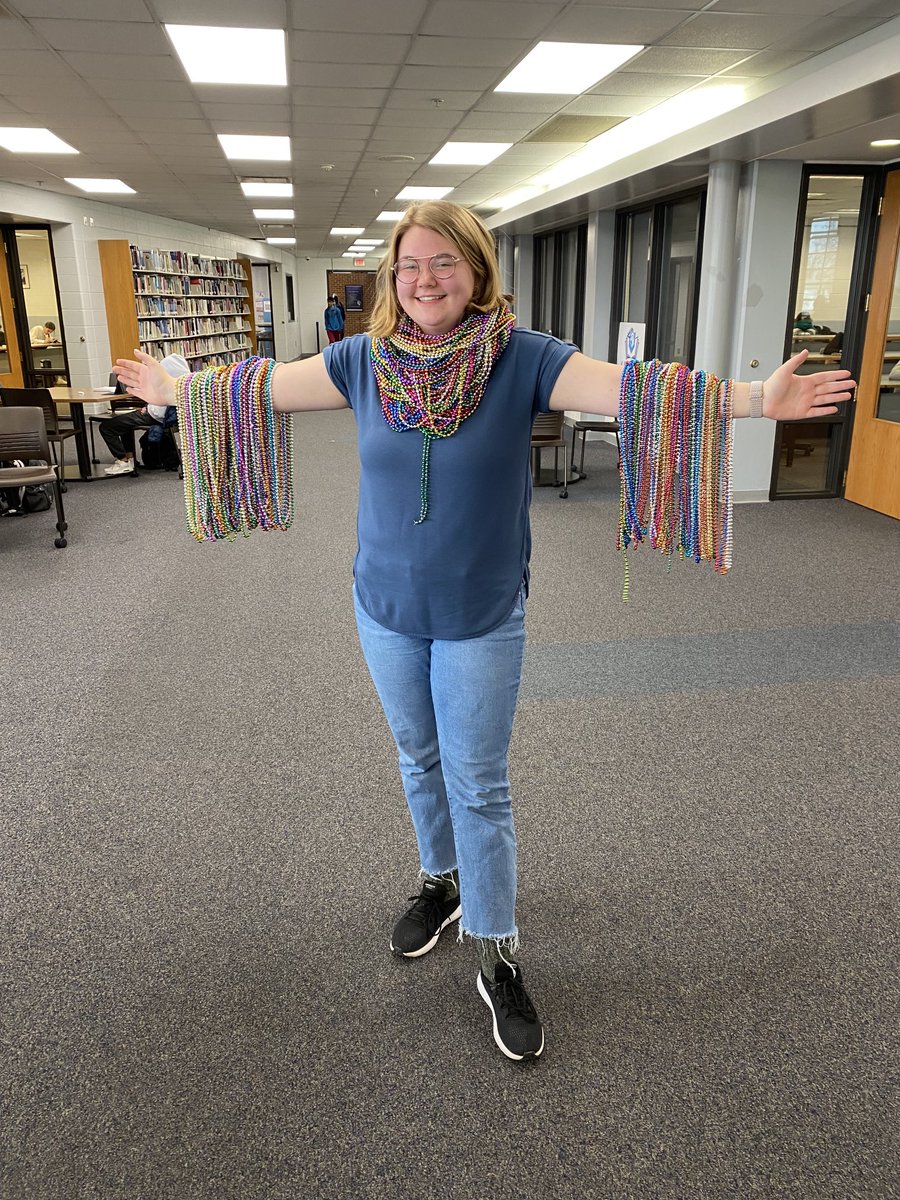 ProspectKLC's tweet photo. Congratulations to freshman L.T., the rock-paper-scissors grand champion! Thanks to the generosity of Mr. Cleveland, she won 343 necklaces.  ⁦@KnightsofPHS⁩ ⁦@ProspectASB⁩ https://t.co/DGhoYyOWbw