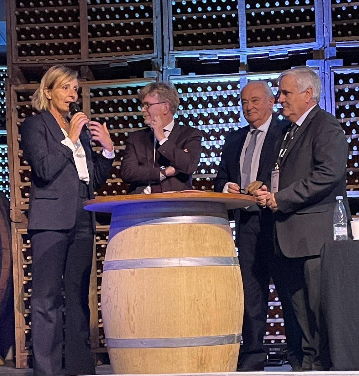 max_brisson's tweet photo. Signature de la convention ”Manger Bio et Local”par Alain Sanz, président de l’association des maires et Jean-Jacques Lasserre, président du @departement64 en présence de @MFesneau, ministre de l’agriculture. Je salue le beau travail de @Sandrinlafargue, vice-présidente du #CD64. https://t.co/djeyVEwqyO