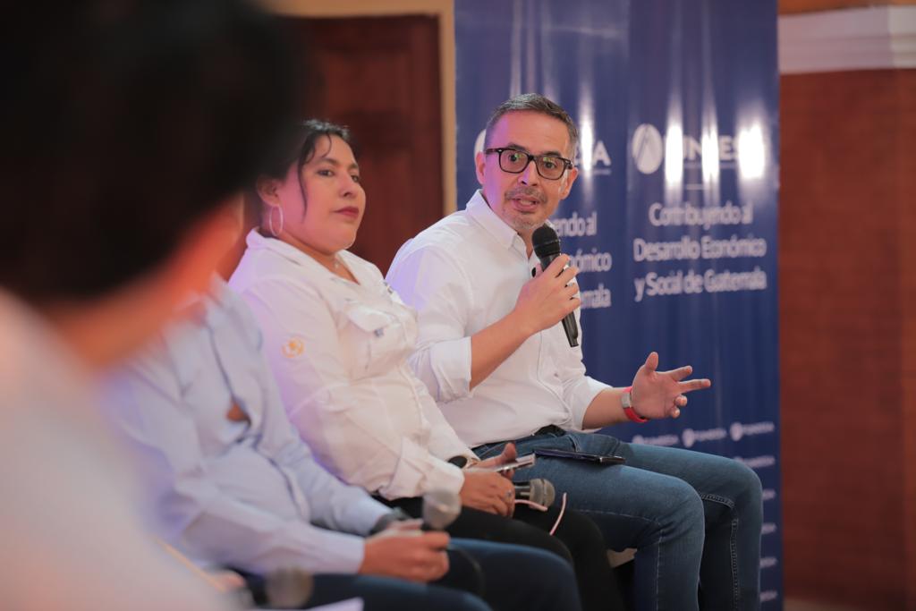 MesaComp_ES's tweet photo. Panel: Activando el ecosistema empresarial 
 ¿Cómo generar mayor crecimiento? 

✅@AbrahamRiveraE - Alcalde de Escuintla 
✅Aura Marina Orantes - Alcaldesa de Masagua
✅Danilo Maldonado - Pantaleón
✅Gabriela Roca - Corporación Aceros de Guatemala
✅Eber Aguilar - Startup Grind https://t.co/3QWIUGJEEI