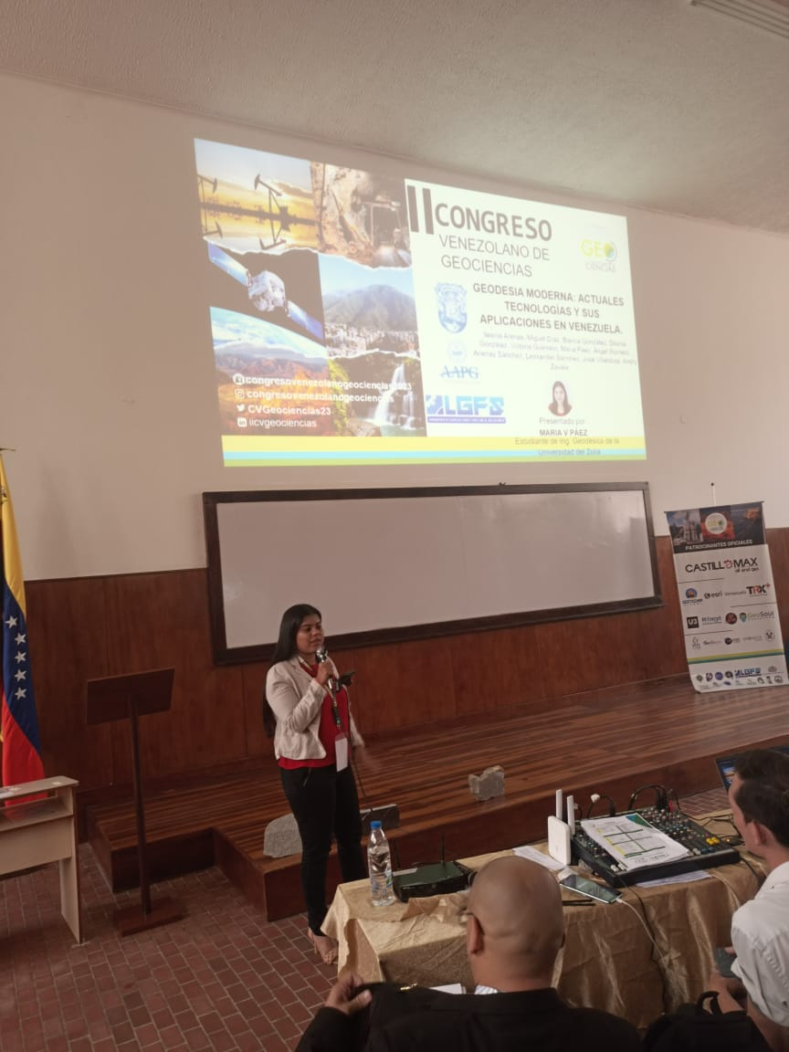 aapgluz's tweet photo. La Vicepresidenta de la AAPG LUZ y estudiante de Ingeniería Geodésica Maria V. Páez (@96mvpg96) presentó en el II Congreso Venezolano de Geociencias (@CVGeociencias23) el artículo "Geodesia Modernas: Actuales técnicas y sus Aplicaciones en Venezuela" @FingLUZ @ingeoluz https://t.co/1T6T2DJdQ2