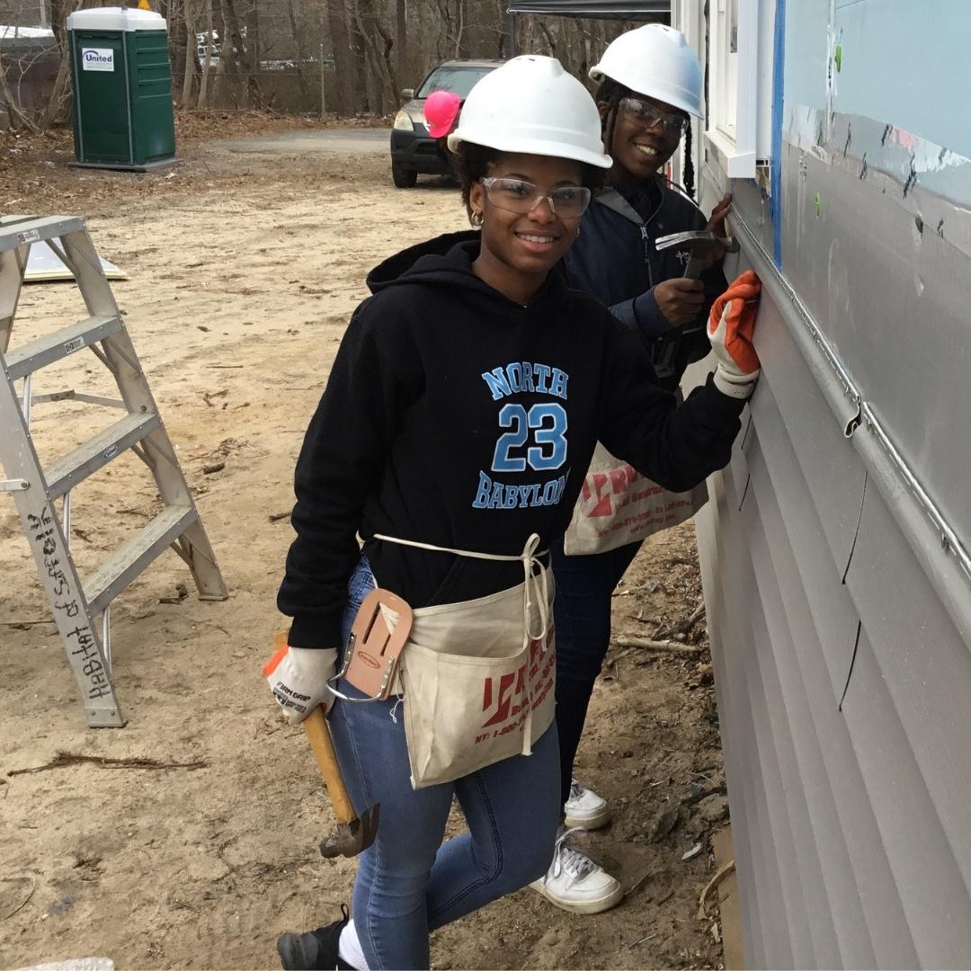 habitatLINY's tweet photo. #Thankyou to North Babylon HS students for #volunteering with us in Riverside, #Southampton today!

To learn more about our #StudentBuild program, visit https://t.co/jpSs0fWnJw or contact JessK@HabitatLINY.org.

#volunteer #HabitatforHumanity #HabitatLINY #LongIsland #Riverside https://t.co/G3KO2j7NCe