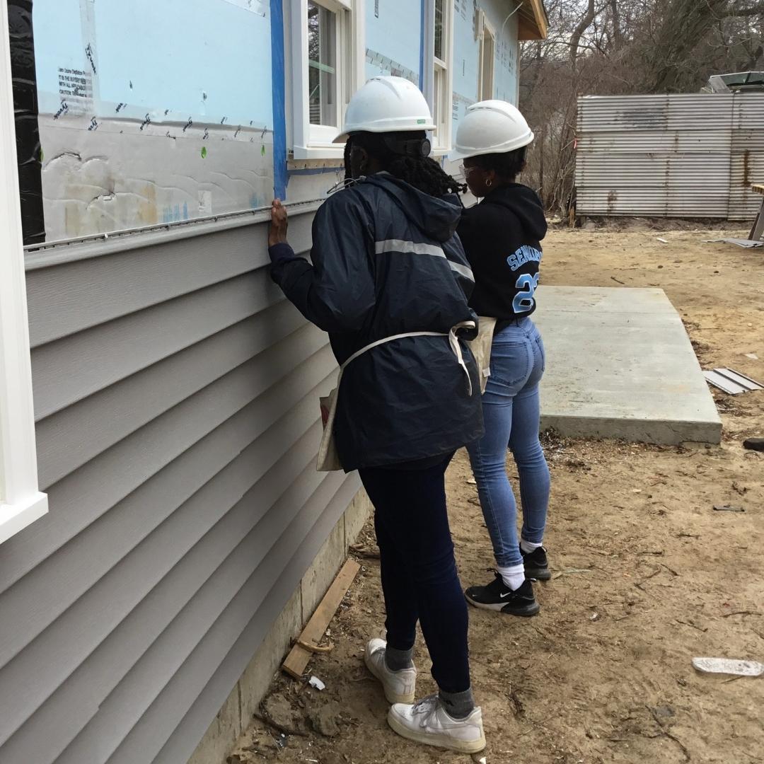 habitatLINY's tweet photo. #Thankyou to North Babylon HS students for #volunteering with us in Riverside, #Southampton today!

To learn more about our #StudentBuild program, visit https://t.co/jpSs0fWnJw or contact JessK@HabitatLINY.org.

#volunteer #HabitatforHumanity #HabitatLINY #LongIsland #Riverside https://t.co/G3KO2j7NCe
