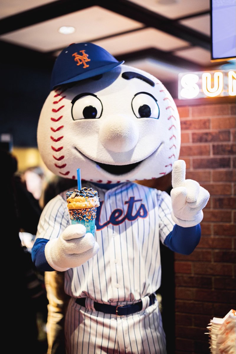 Nothing makes me prouder than seeing my sister's brand and dreams come to life! A huge congratulations to <a href="/sundaedonuts/">SundaeDonuts</a> on their new location <a href="/citifield/">Citi Field</a> 🎉🍩 
#sundaedonuts #citifield #nymets #mlb