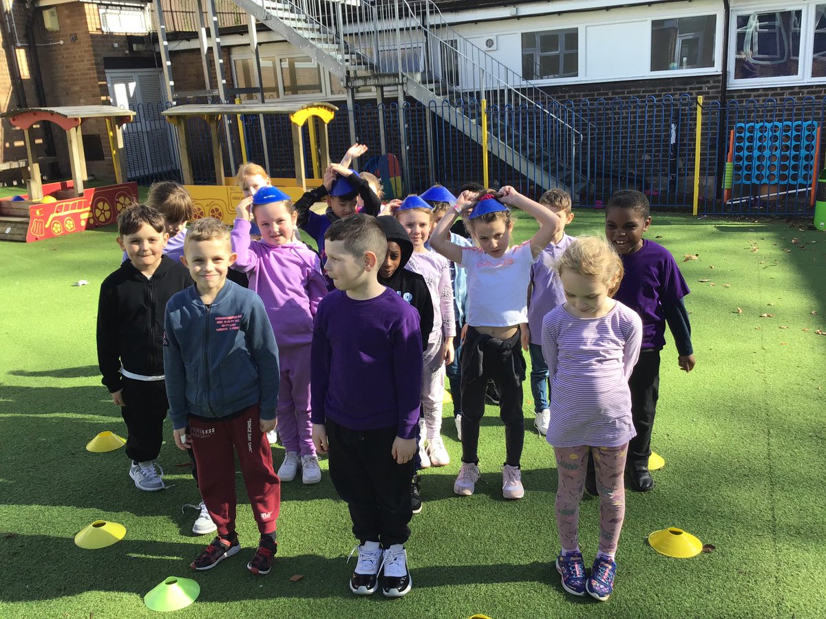 MaryvaleBham2's tweet photo. Year 2 have been revising the meaning of ‘waterproof’ and ‘absorbent’ through role play. #CatholicLife #WhatWeDoIn2 #MaryvaleFamily #ScienceIsWonderful https://t.co/fULOdV5phA