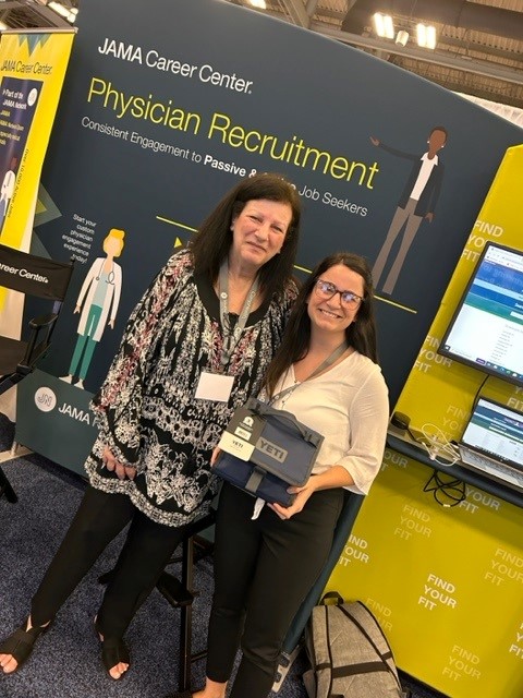 JAMACareerCtr's tweet image. Congrats to Jordan Rivkin of @templemedschool! Jordan was the recipient of the JAMA Career Center &apos;s scholarship to attend the #AAPPR2023 conference! It was such a pleasure to meet you Jordan! @JAMANetworkHSR