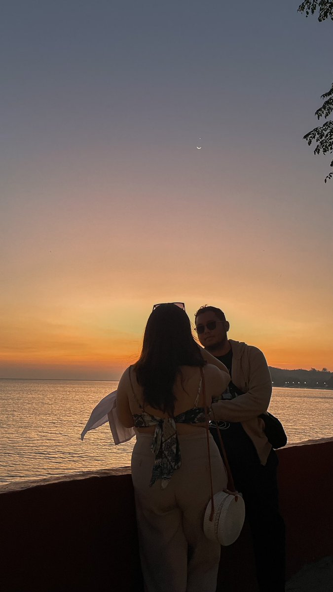 Yanaphernelia's tweet photo. thanking all my lucky stars 💫🌙 https://t.co/aAAPM3zgTh