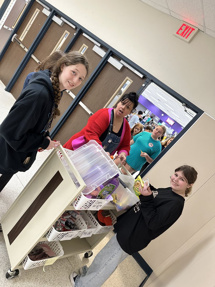 WISDBrabham's tweet photo. BobKat Store has some kids excited today ๐ #BrabhamBucks #ExcellenceObserved @kella_price @WillisSchools https://t.co/ozRN2XoETF